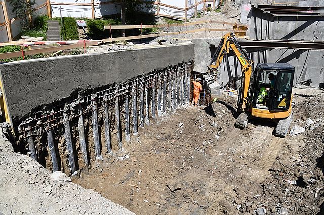 Die Baugrube der Baustelle Rigiplatz in Zürich