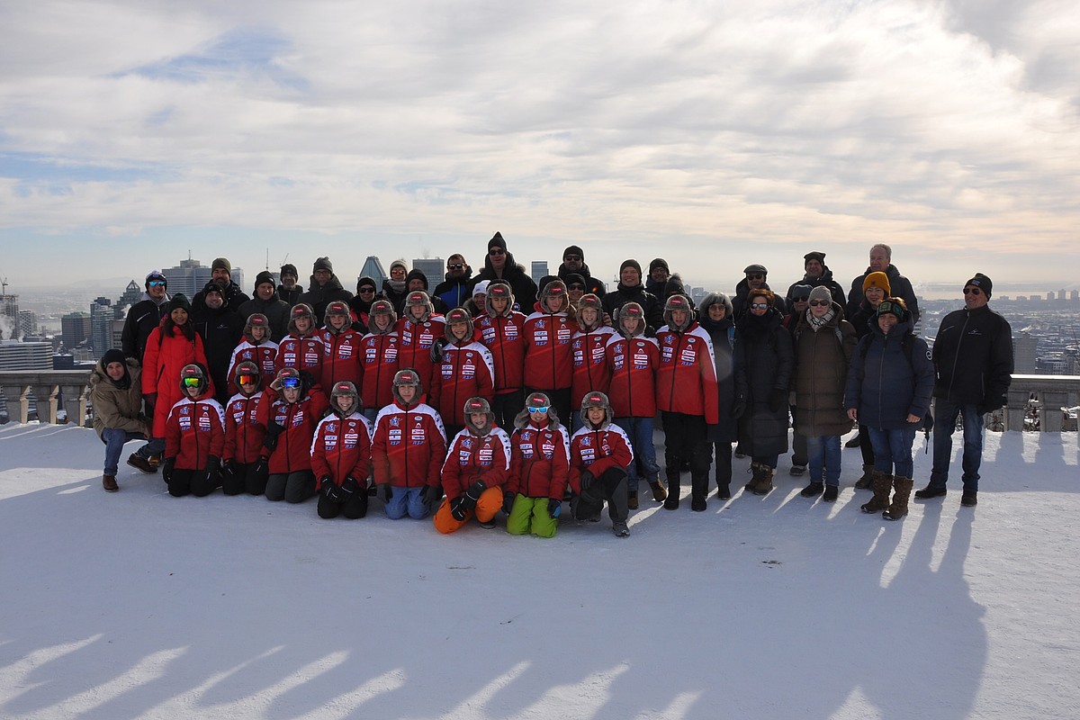 Gruppenfoto im Schnee.