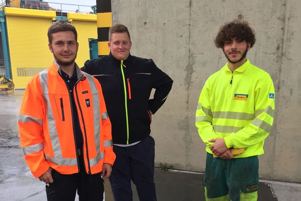 Gruppenfoto dreier Männer.